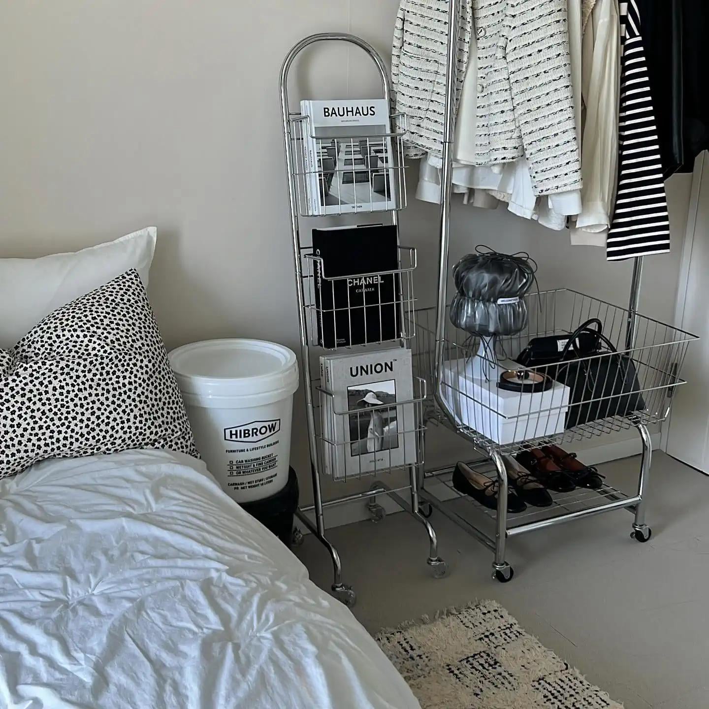 Modern Minimalist Magazine Rack