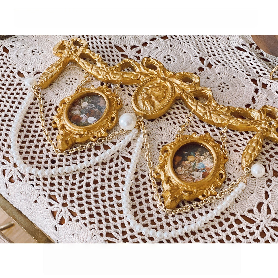 Elegant Multi-Frame Hanging Decor
