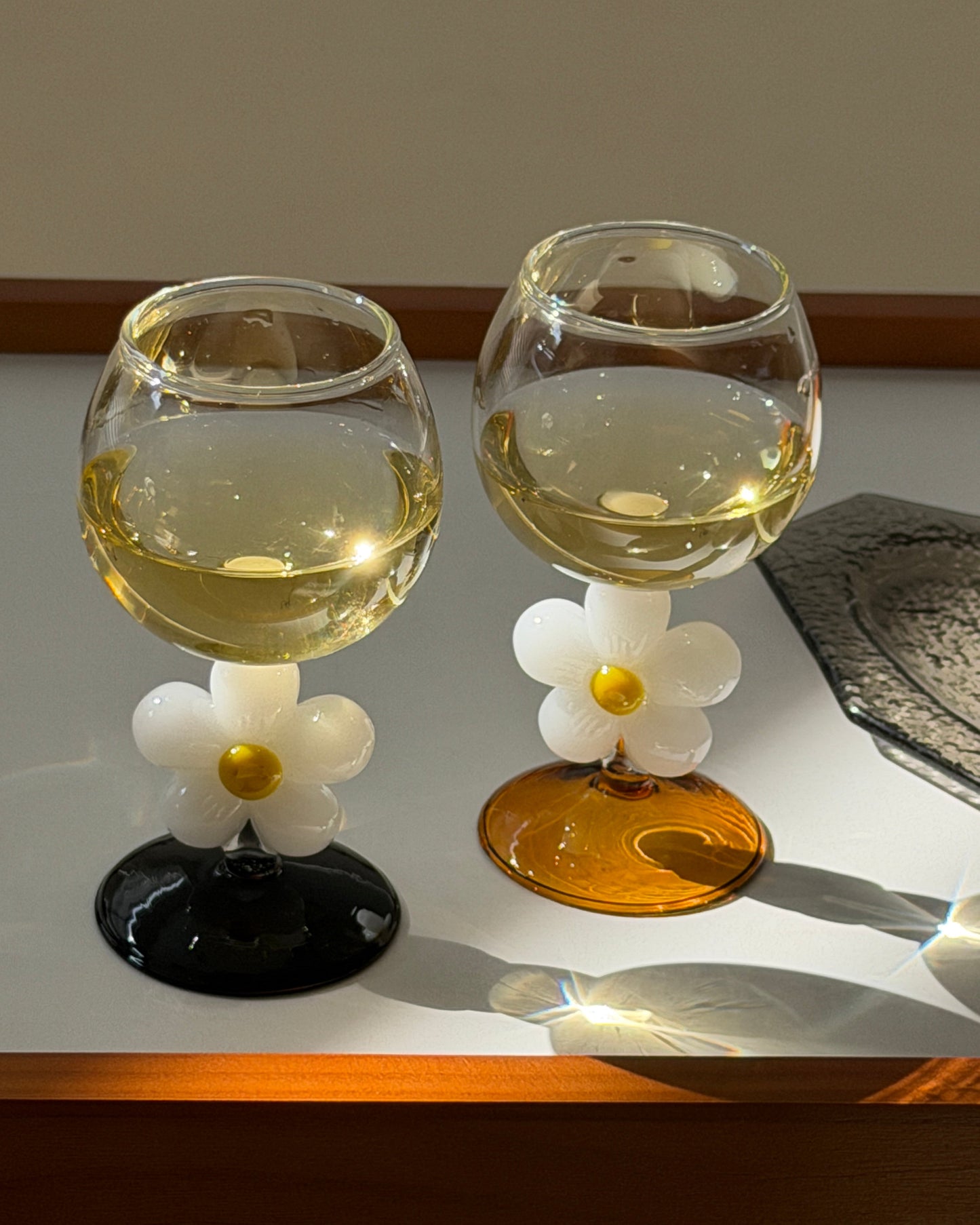 Daisy Bloom Stem Glass