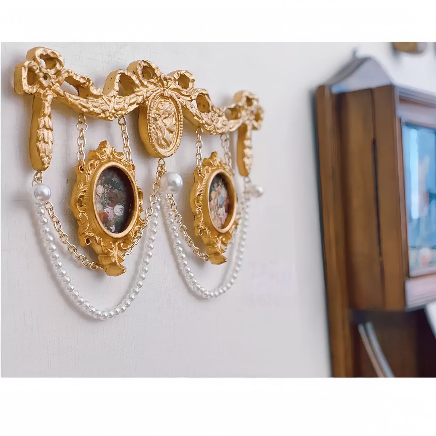 Elegant Multi-Frame Hanging Decor